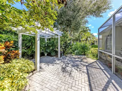 Exterior - 554 Fallbrook Dr, Venice, FL 34292 photo 10 of 18