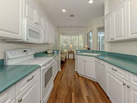 Kitchen - 554 Fallbrook Dr, Venice, FL 34292 photo 1 of 4