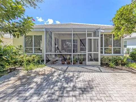 Exterior - 554 Fallbrook Dr, Venice, FL 34292 photo 5 of 18