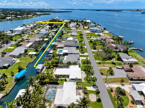 1429 Lemon Bay Dr, Englewood, FL 34223