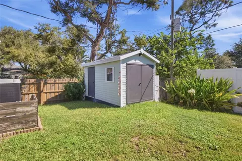 Exterior - 5295 Drew Rd, Venice, FL 34293 photo 6 of 10