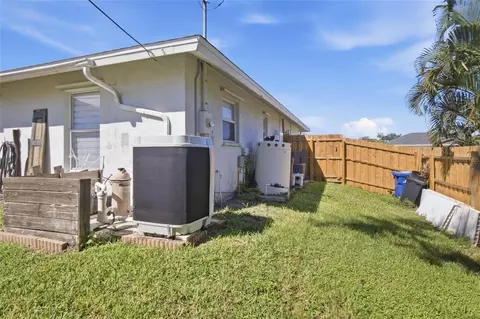 Exterior - 5295 Drew Rd, Venice, FL 34293 photo 7 of 10