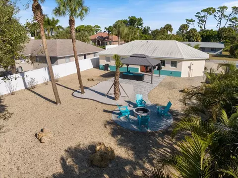 Exterior - 842 Guild Dr, Venice, FL 34285 photo 4 of 12