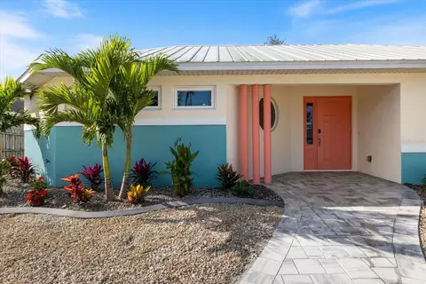 Exterior - 842 Guild Dr, Venice, FL 34285 photo 3 of 12