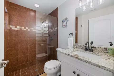 Bath - 842 Guild Dr, Venice, FL 34285 photo 4 of 5