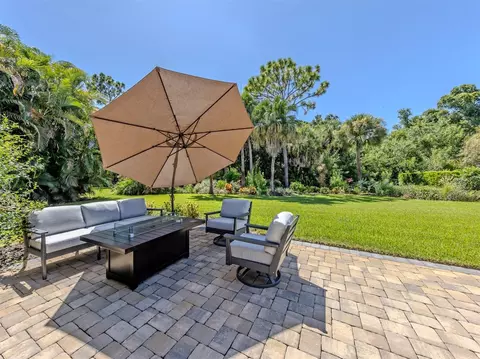 Exterior - 143 Wayforest Dr, Venice, FL 34292 photo 5 of 14