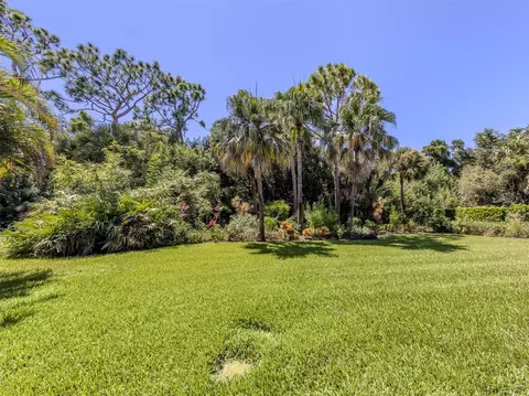 Exterior - 143 Wayforest Dr, Venice, FL 34292 photo 6 of 14