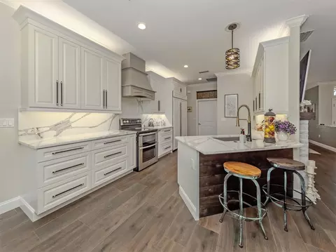 Kitchen - 143 Wayforest Dr, Venice, FL 34292 photo 1 of 5