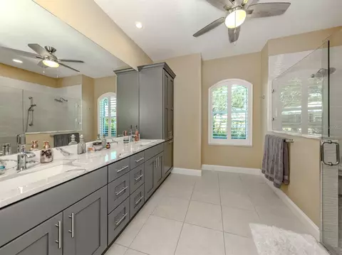Bath - 143 Wayforest Dr, Venice, FL 34292 photo 1 of 2