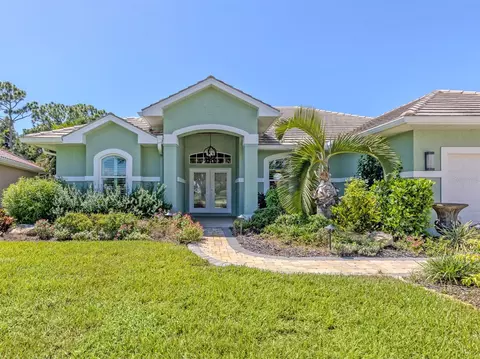 Exterior - 143 Wayforest Dr, Venice, FL 34292 photo 2 of 14