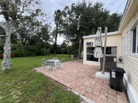 Exterior - 623 Cervina Dr, Venice, FL 34285 photo 4 of 16