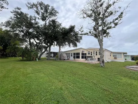 Exterior - 623 Cervina Dr, Venice, FL 34285 photo 7 of 16