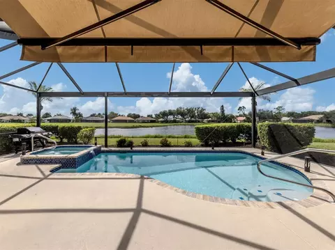 View/Area - 565 Fallbrook Dr, Venice, FL 34292 photo 2 of 2
