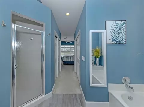 Bath - 565 Fallbrook Dr, Venice, FL 34292 photo 2 of 2