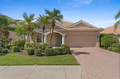 2216 Weaver Bird Ln, Venice, FL 34292
