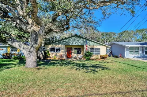810 E 10th Ave, New Smyrna Beach, FL 32169