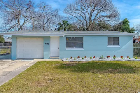 909 Derbyshire Rd, Daytona Beach, FL 32117