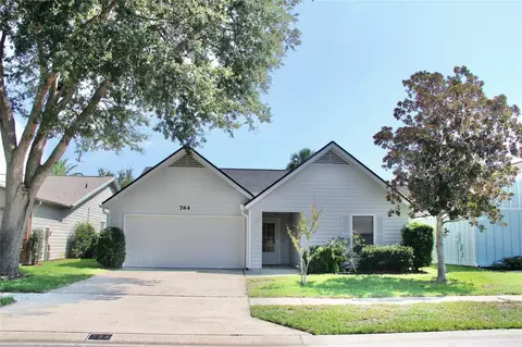 764 Pine Shores Cir, New Smyrna Beach, FL 32168