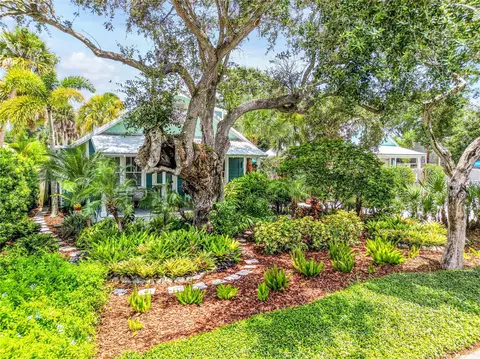 404 Oakwood Ave, New Smyrna Beach, FL 32169