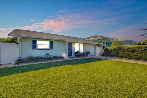 837 E 17th Ave, New Smyrna Beach, FL 32169