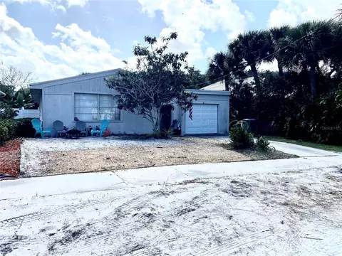813 E 1st Ave, New Smyrna Beach, FL 32169