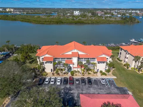 464 Bouchelle Dr #303, New Smyrna Beach, FL 32169