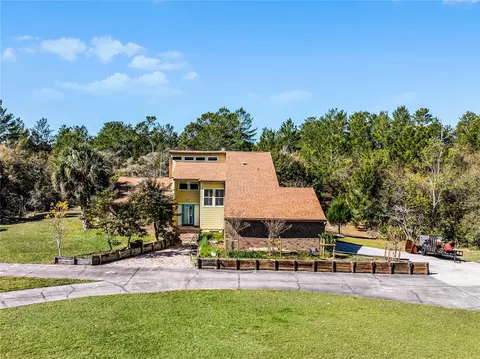782 Valley Stream Dr, Geneva, FL 32732