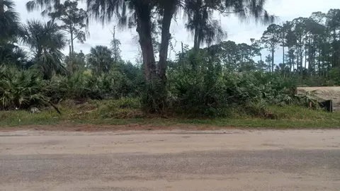 571 Harrisburg St SW, Palm Bay, FL 32908