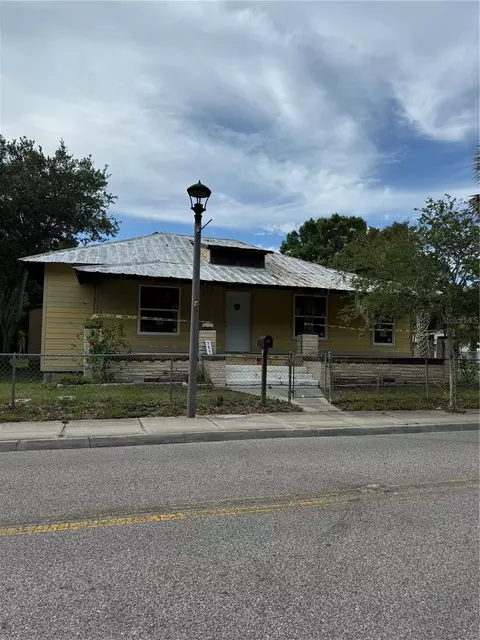 585 Washington St, New Smyrna Beach, FL 32168