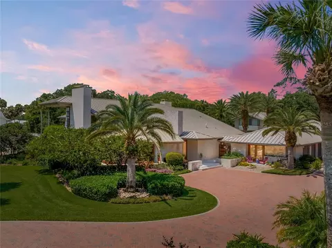 1006 S Riverside Dr, Edgewater, FL 32132