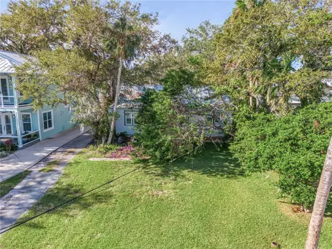 520 N Riverside Dr, New Smyrna Beach, FL 32168