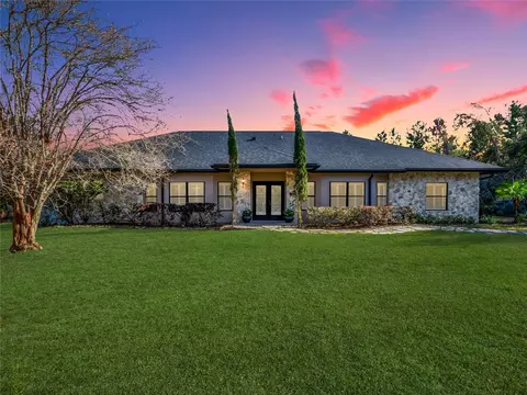 335 Woodridge Dr, Geneva, FL 32732