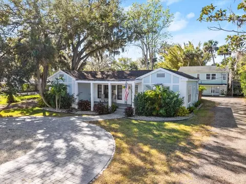 636 Faulkner St, New Smyrna Beach, FL 32168