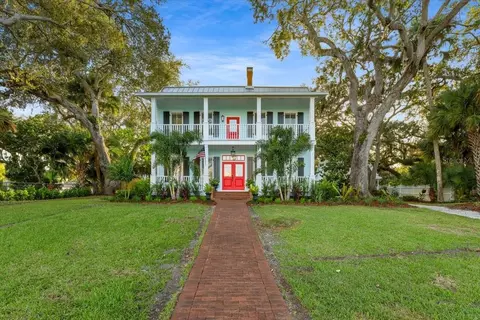 504 N Riverside Dr, New Smyrna Beach, FL 32168