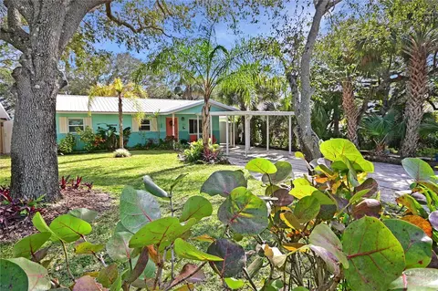 817 E 20th Ave, New Smyrna Beach, FL 32169