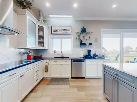Kitchen - 2019 S Riverside, Edgewater, FL 32141 photo 5 of 9