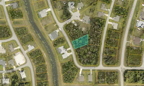 Gardenside Circle, North Port, FL 34288