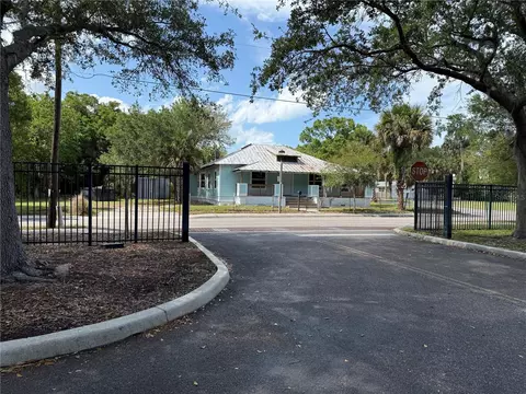 585 Washington St, New Smyrna Beach, FL 32168