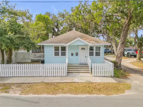 204 Anderson St, New Smyrna Beach, FL 32168