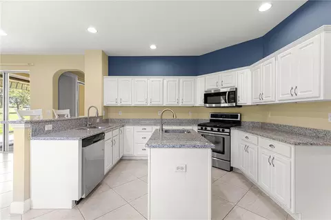 Kitchen - 9365 SW 94th Loop, Ocala, FL 34481 photo 3 of 6