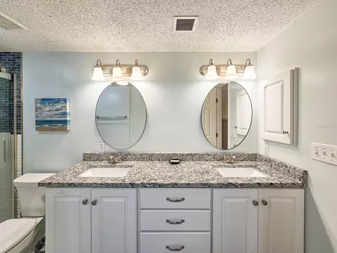 Bath - 2 Dondanville Rd #112, Saint Augustine, FL 32080 photo 2 of 6