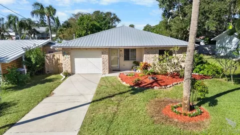 638 S Pine St, New Smyrna Beach, FL 32169