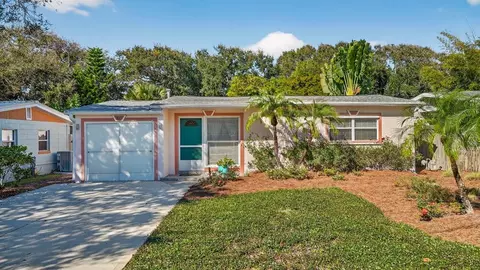 810 E 9th Ave, New Smyrna Beach, FL 32169