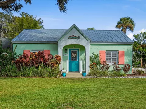 1711 Magnolia St, New Smyrna Beach, FL 32168