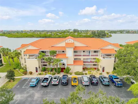 460 Bouchelle Dr #304, New Smyrna Beach, FL 32169