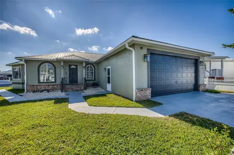 190 Sportsman Dr, Welaka, FL 32193