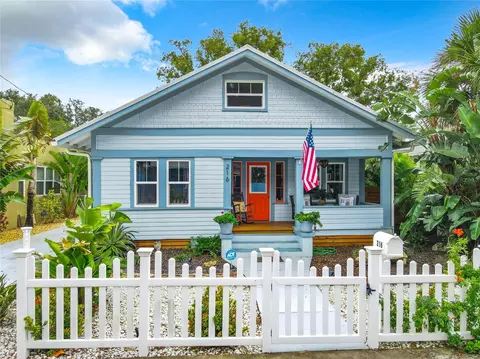 216 Murray St, New Smyrna Beach, FL 32168