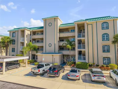 426 Bouchelle Dr #202, New Smyrna Beach, FL 32169