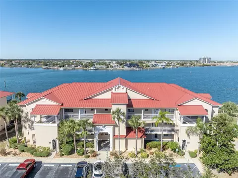 440 Bouchelle Dr #302, New Smyrna Beach, FL 32169