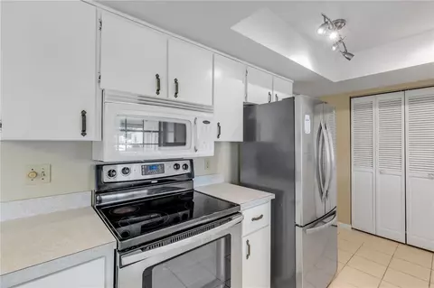 Kitchen - 26 Laughing Gull Ln, Edgewater, FL 32141 photo 3 of 5